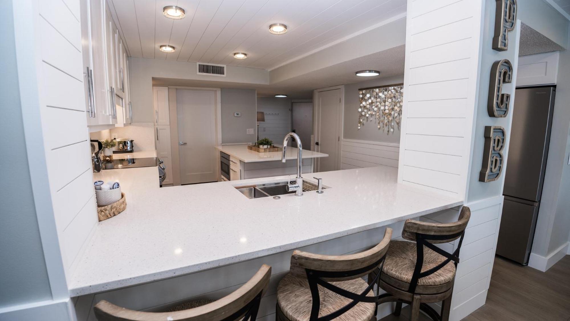New Rental - 3Br 3Ba Corner Beachfront - 2024 Remodel - 3 Pools, Tiki Hut, Gym, Tennis Panama City Beach Exterior foto