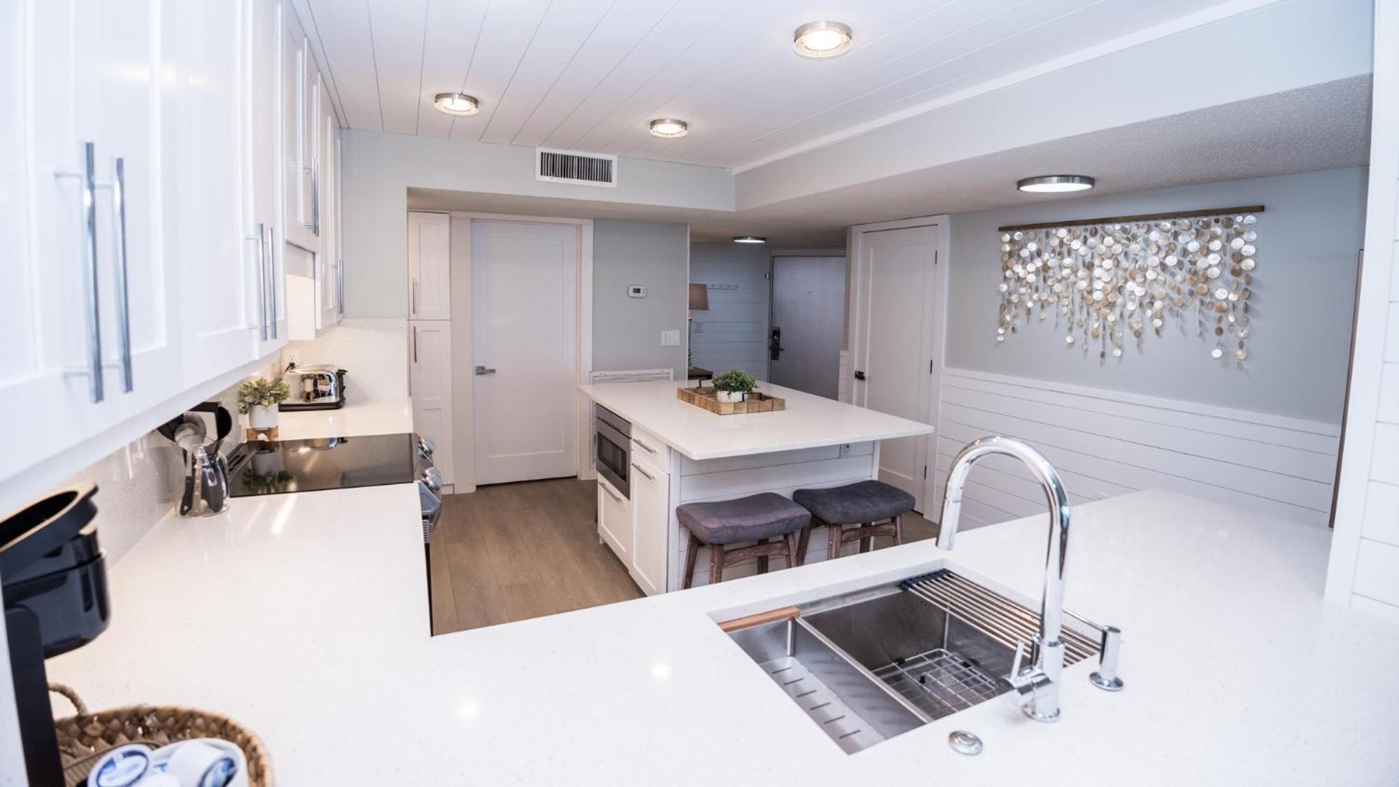 New Rental - 3Br 3Ba Corner Beachfront - 2024 Remodel - 3 Pools, Tiki Hut, Gym, Tennis Panama City Beach Exterior foto